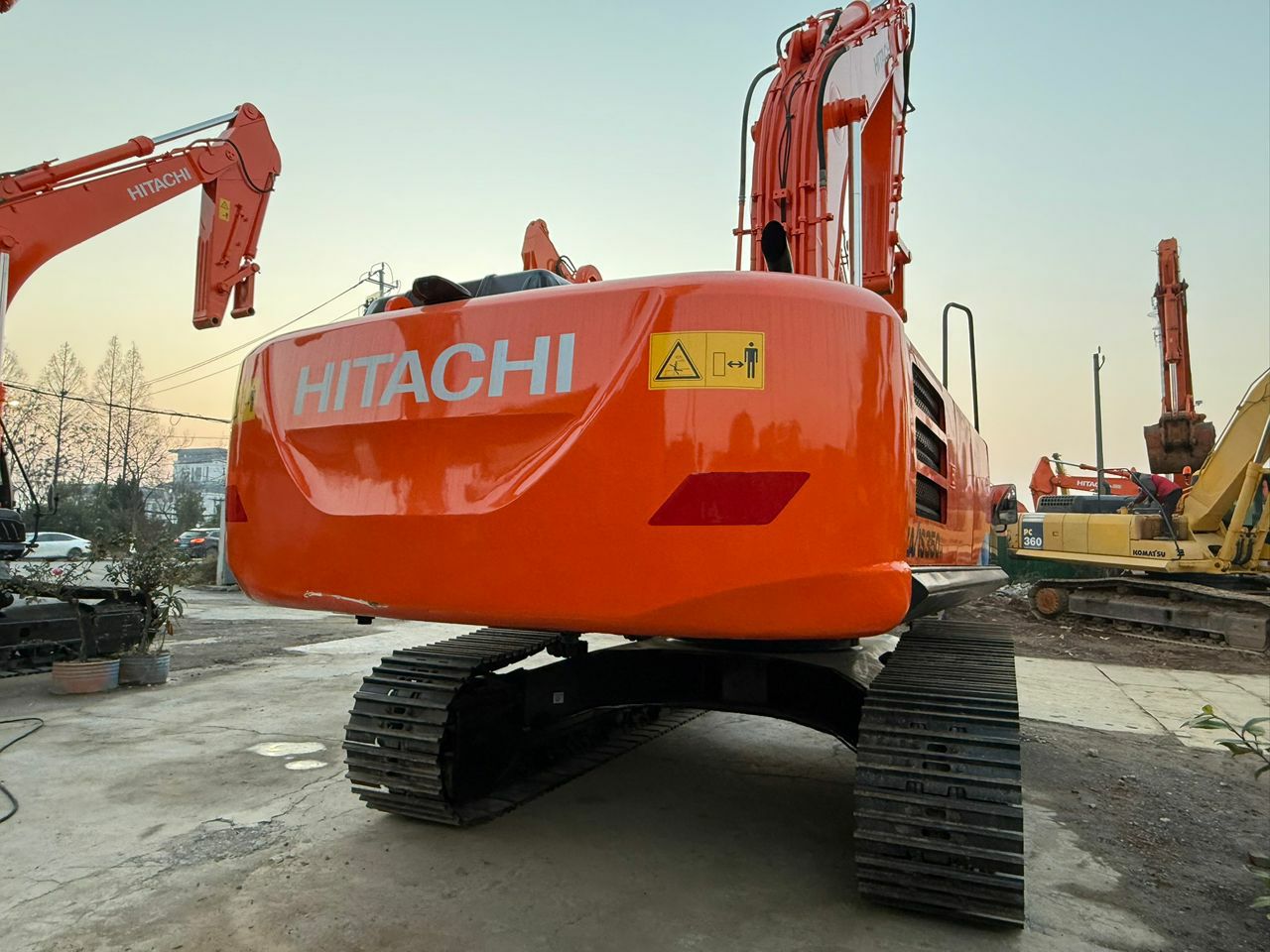 Excavators & Heavy Machinery